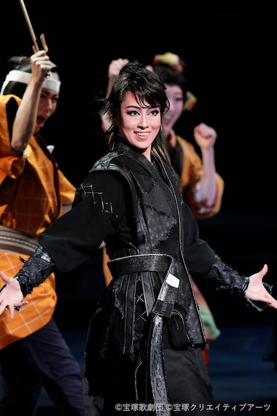 WOWOWライブ 宝塚への招待「風の次郎吉 ―大江戸夜飛翔―」より、北翔海莉が演じる鼠小僧次郎吉。