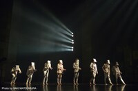 平原慎太郎の過去作品「TSURA」の様子。（撮影：Saki Matsumura）