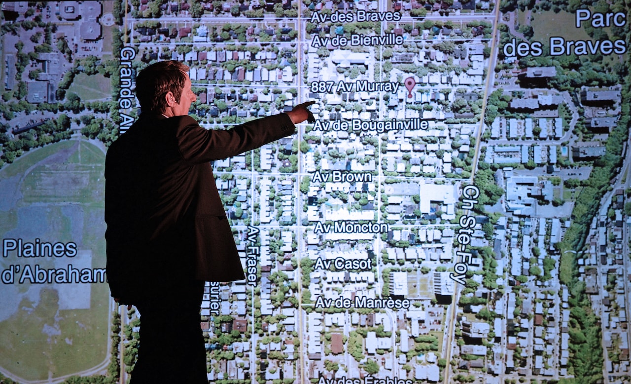 「887」にロベール・ルパージュ「我々は何者なのか、国境とはなんなのか」