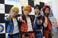 「あんさんぶるスターズ！オン・ステージ」囲み取材の様子。（左から）遊木真役の松村泰一郎、明星スバル役の小澤廉、氷鷹北斗役の山本一慶、衣更真緒役の谷水力。