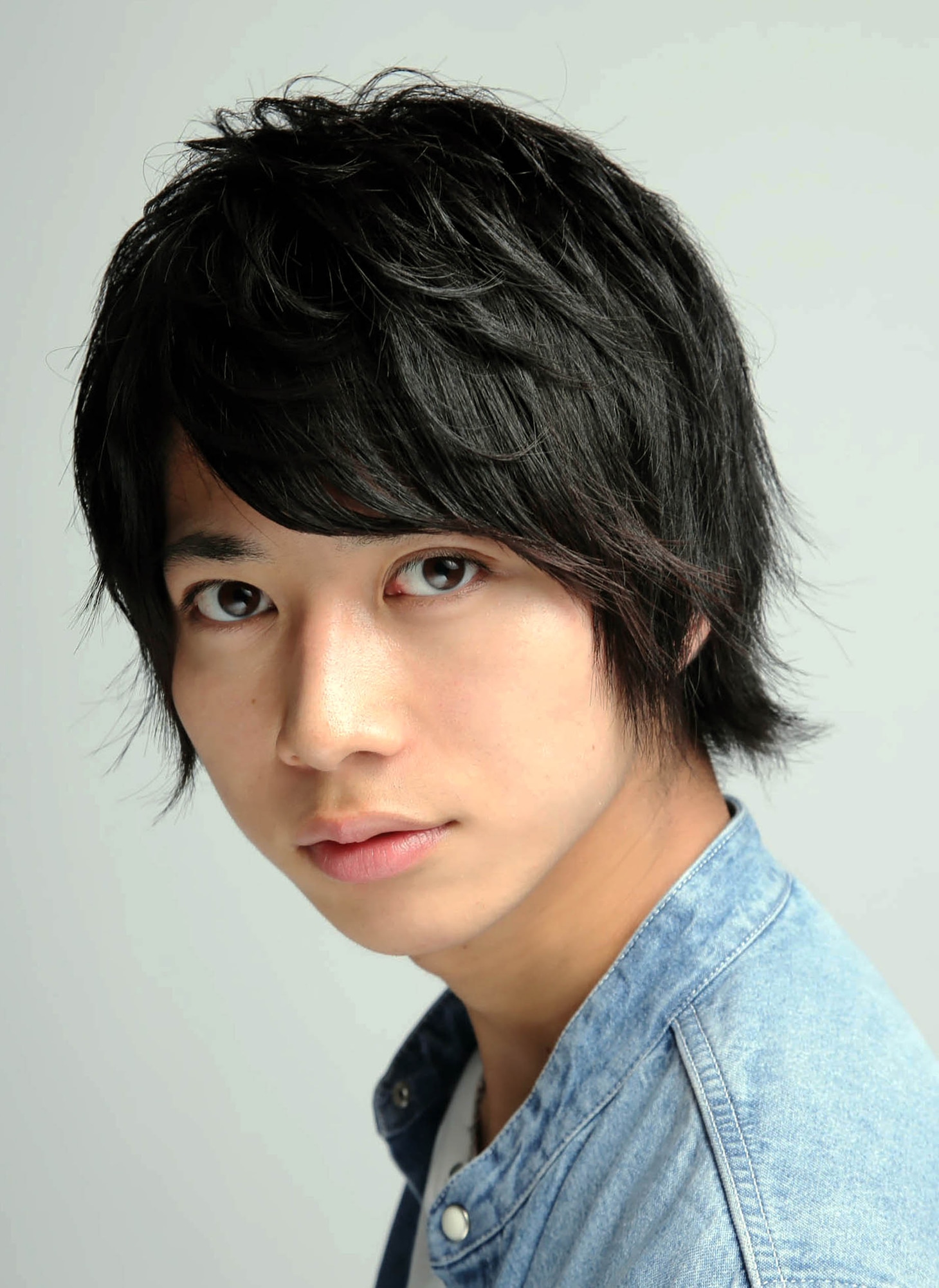真波山岳を演じる谷水力。