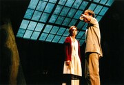 2000年に上演された羊団「水いらずの星」の様子。