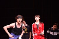 左から、細貝圭演じる土方歳三、松井玲奈演じる沖田総司。