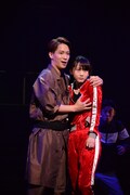 左から、味方良介演じる桂小五郎、松井玲奈演じる沖田総司。