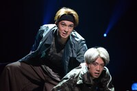 左から、荒井敦史演じる勝海舟、早乙女友貴演じる岡田以蔵。