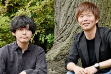 左から藤田貴大、杉原邦生。