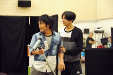 左から今井ゆうぞう、井澤勇貴。