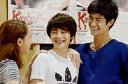 ブロードウェイミュージカル「キンキーブーツ」囲み取材の様子。左からソニン、小池徹平、三浦春馬。