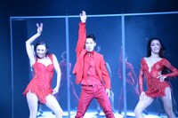 「LOVE ON THE FLOOR」より。