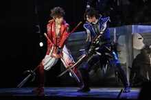 左から松村龍之介演じる真田幸村、塩野瑛久演じる伊達政宗。