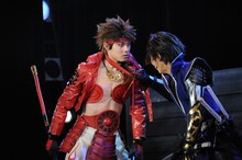 左から松村龍之介演じる真田幸村、塩野瑛久演じる伊達政宗。