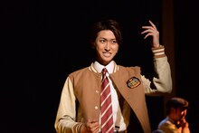 相葉裕樹演じるニック・キャラウェイ。