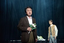 左から、岸田敏志演じるヘンリー・ギャッツ、相葉裕樹演じるニック・キャラウェイ。