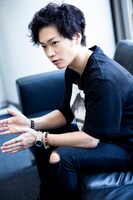 「舞台男子」第4回の撮影に臨んだ、鳥越裕貴。（撮影：江藤はんな）