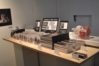 「舞台『刀剣乱舞』衣裳展」の会場の様子。