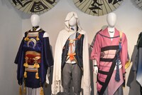 「舞台『刀剣乱舞』衣裳展」の会場の様子。