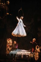 シルク・ドゥ・ソレイユ「CORTEO コルテオ」より。（Photo: Richard Termine Costumes: Dominique Lemieux） (c) 2007 Cirque du Soleil