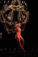 シルク・ドゥ・ソレイユ「CORTEO コルテオ」より。（Photo: Richard Termine Costumes: Dominique Lemieux） (c) 2007 Cirque du Soleil