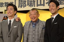 「八月納涼歌舞伎」製作発表記者会見より。左から中村七之助、笑福亭鶴瓶、中村勘九郎。
