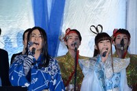 左から、木村了、上原多香子。