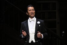 寺脇康文演じるヒギンズ。