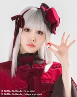 礒部花凜演じる櫛名アンナ。