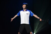 帽子を取った越前リョーマ（古田一紀）。