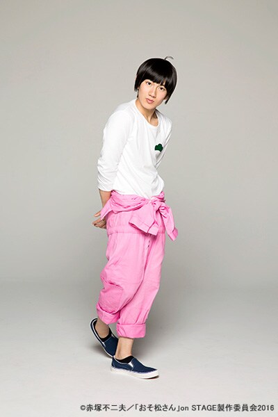 小澤廉演じる十四松。 - 6つ子＆F6が歌う！踊る！「おそ松さん」で北村