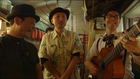 NHK BSプレミアム「夜さんぽ『恵比寿編』」収録の様子。(c)NHK