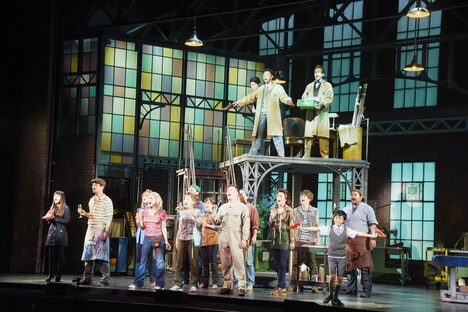 ブロードウェイミュージカル「キンキーブーツ」公開ゲネプロより。