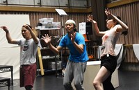 せたがやこどもプロジェクト2016「音楽劇『兵士の物語』」稽古の様子。