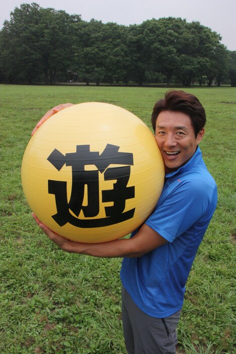 NHK Eテレ「あそんどるズ」より。松岡修造。(c)NHK