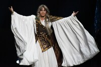 イズミル役の宮野真守。