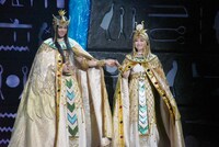 ミュージカル「王家の紋章」初日カーテンコールの様子。