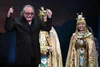 ミュージカル「王家の紋章」初日カーテンコールの様子。