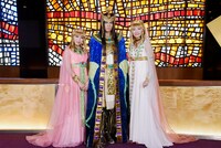 ミュージカル「王家の紋章」囲み取材の様子。左からキャロル役の新妻聖子、メンフィス役の浦井健治、キャロル役の宮澤佐江。