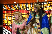(左から)キャロル役の新妻聖子、メンフィス役の浦井健治。