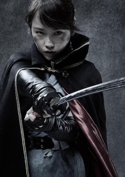 川栄李奈演じるあずみ。