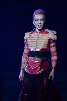 舘形比呂一演じるタカアシガ二将軍。