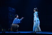 左から、木村了演じる浦島太郎、上原多香子演じる乙姫。