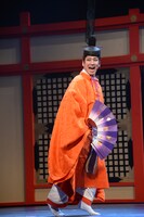 和泉元彌演じる帝。