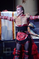 舘形比呂一演じるタカアシガ二将軍。