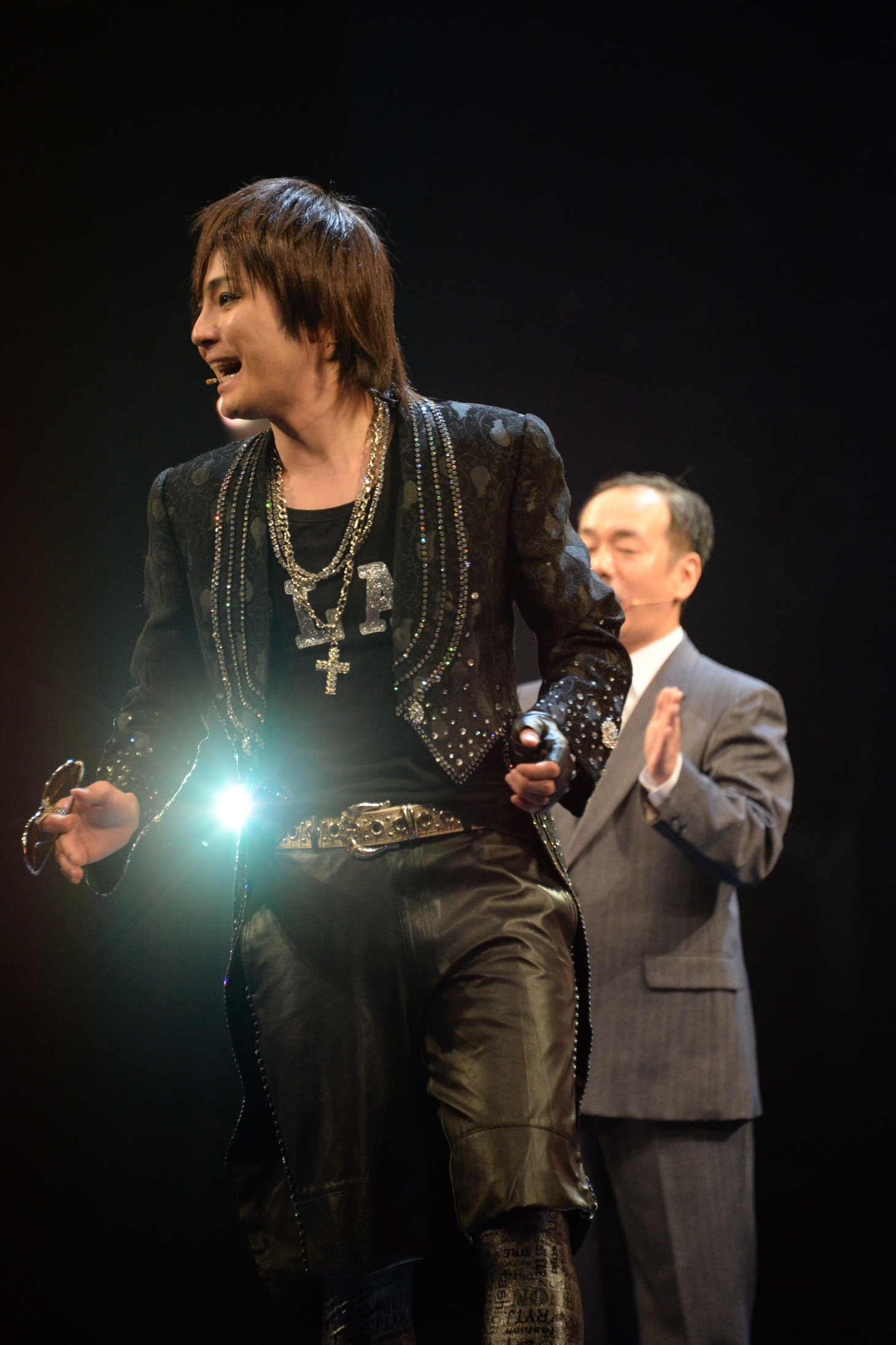 「浦島太郎トリビュート・コンサート 鯛やヒラメの舞い踊りSHOW」の様子。