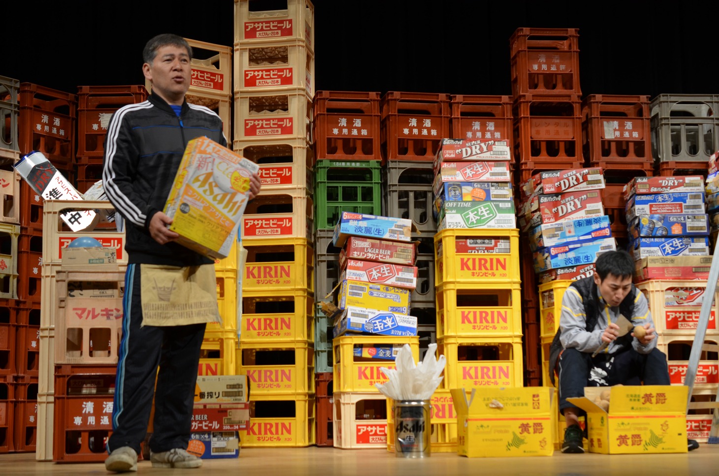 「青木さん家の奥さん」過去公演の様子。