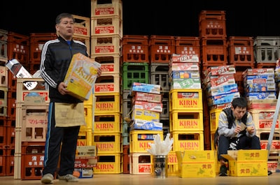 「青木さん家の奥さん」過去公演の様子。