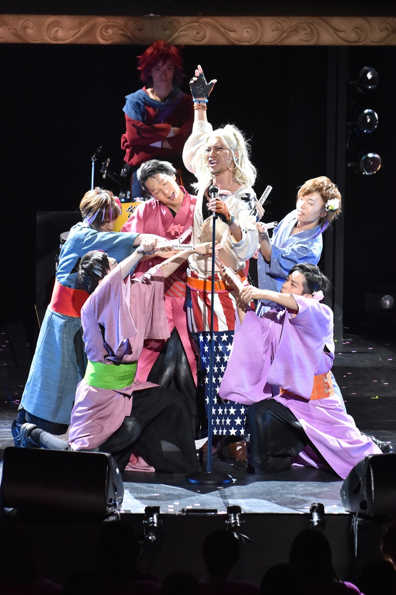 「超歌劇『幕末Rock』黒船来航」京都公演より。