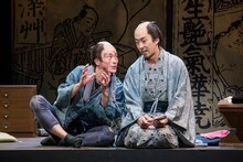 こまつ座 東憲司版「戯作者銘々伝」より。（撮影：谷古宇正彦）