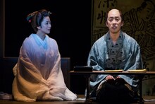 こまつ座 東憲司版「戯作者銘々伝」より。（撮影：谷古宇正彦）