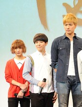 左から大平峻也、逢沢優、滝川英治。