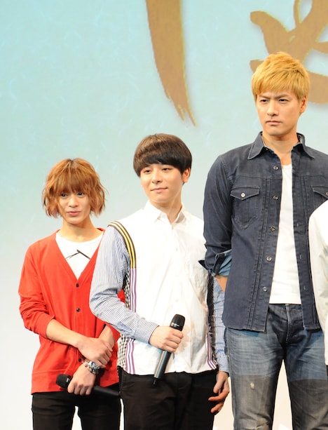 左から大平峻也、逢沢優、滝川英治。